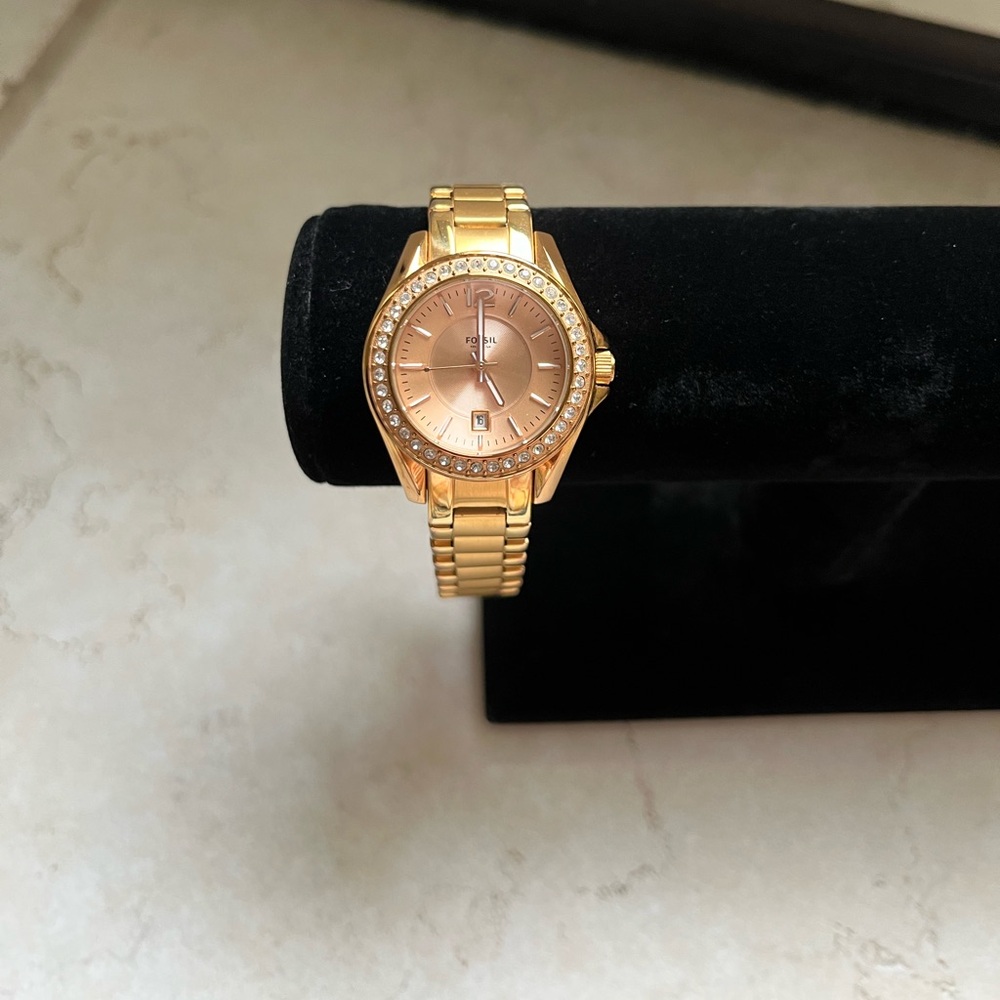 Fossil women’s rose gold watch